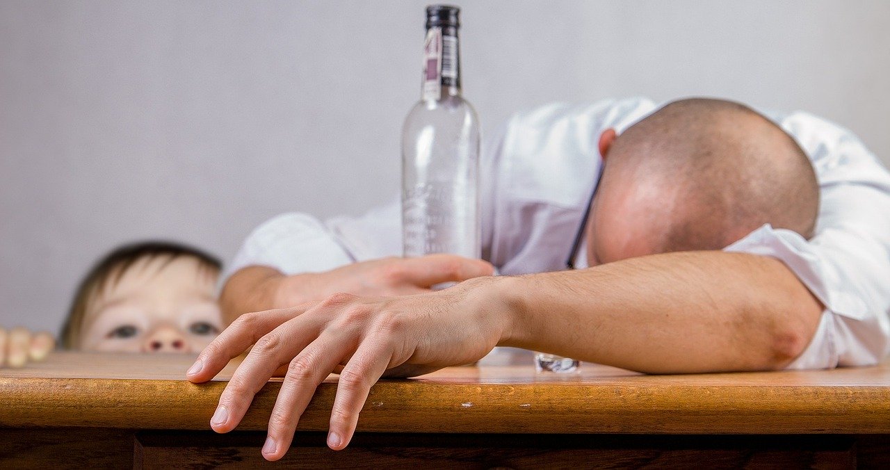What Is the Difference Between Binge Drinking and Alcoholism?